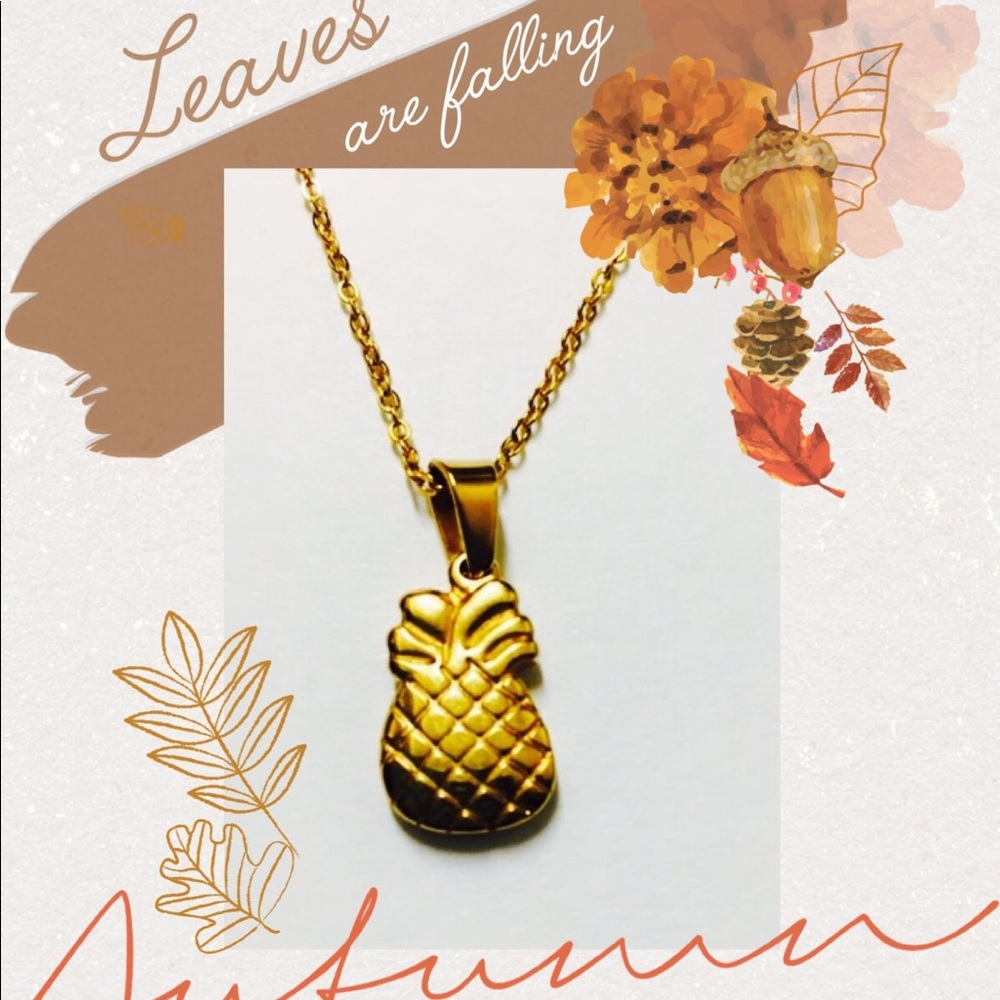 🌹💋Gold Pineapple pendant Necklace.